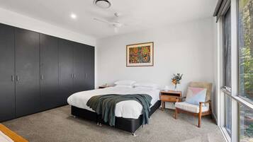 3 bedrooms, desk, iron/ironing board, WiFi