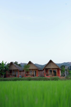 Elite Room | Desk, laptop workspace, free WiFi - The Sundown Hampi (Koppal)