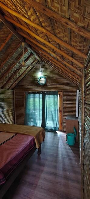 Habitación doble Deluxe, balcón, vista a la montaña | Escritorio, espacio para trabajar con laptop y wifi gratis
