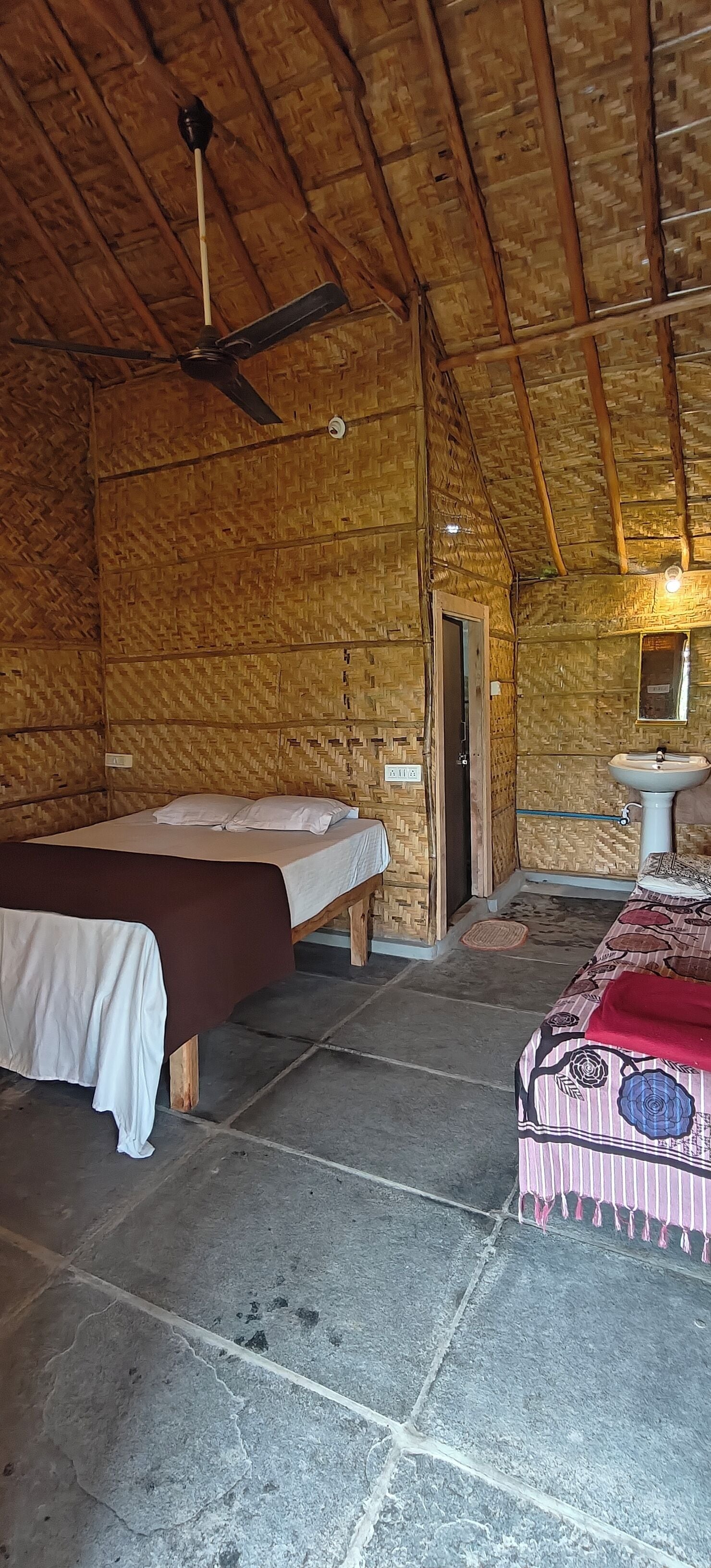 Habitación básica | Escritorio, espacio para trabajar con laptop y wifi gratis 