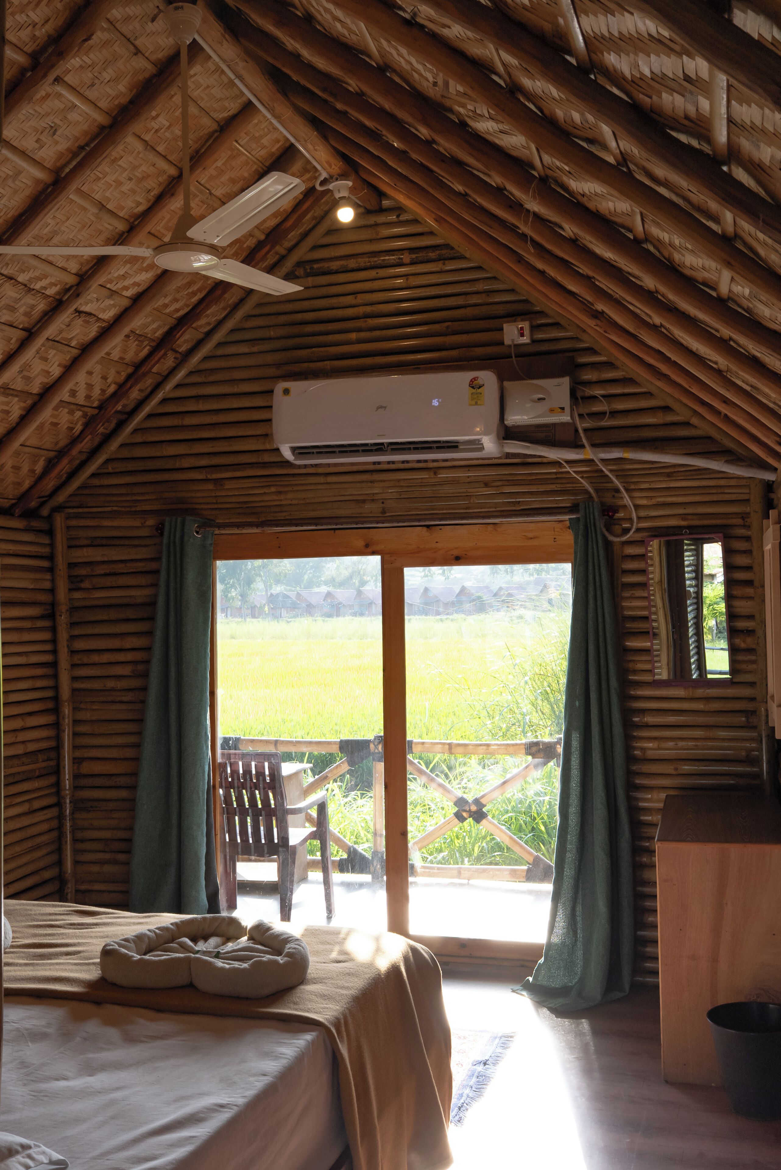 スタンダード ダブルルーム バルコニー マウンテンビュー | デスク、ノートパソコン用作業スペース、WiFi (無料)