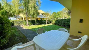 Villa, 1 Bedroom, Balcony, Garden View | Outdoor dining