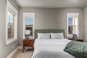 3 habitaciones, escritorio, tabla de planchar con plancha y wifi gratis 