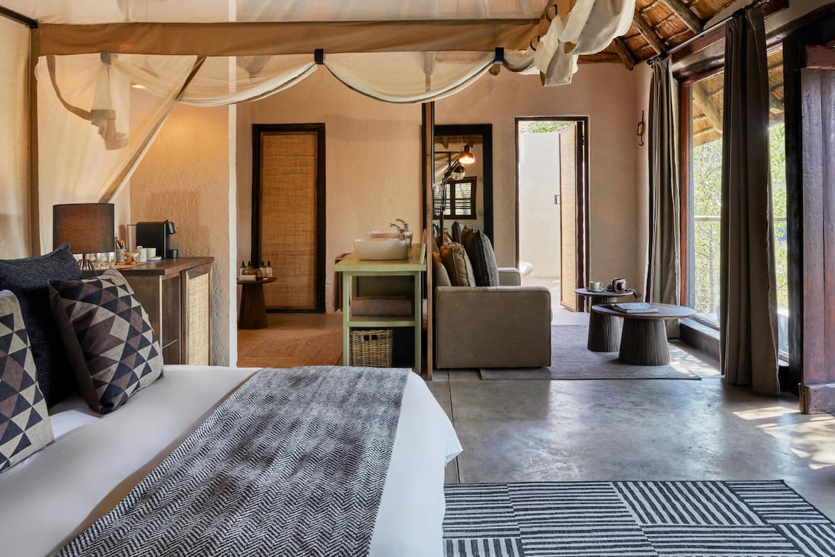 Luxury Suite, 1 King Bed, Non Smoking, Garden View | In-room safe, blackout drapes, iron/ironing board, free WiFi