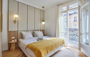 4 Schlafzimmer, Zimmersafe, Schreibtisch, Bügeleisen/Bügelbrett