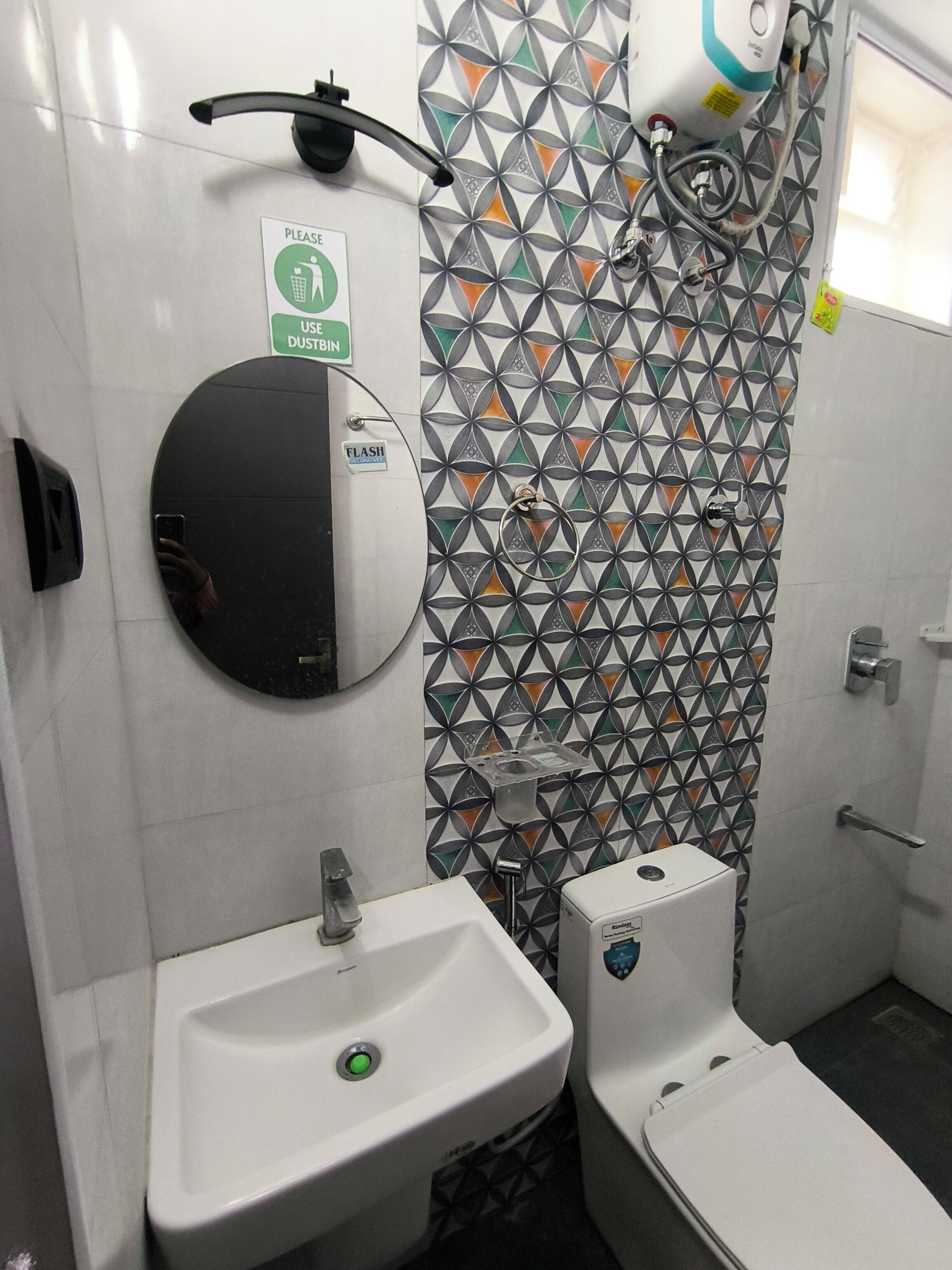 Artículos de tocador gratuitos, jabón, shampoo, papel higiénico