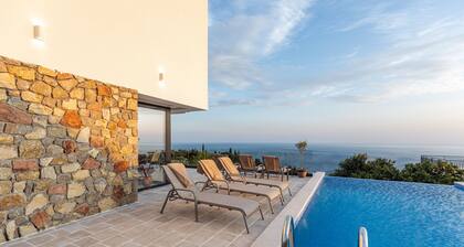Luxury 4-bedroom Villa Mare with infinity pool in charming Petrovac
