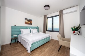4 habitaciones, tabla de planchar con plancha, wifi y ropa de cama 