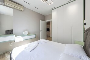 Iron/ironing board, WiFi, bed sheets