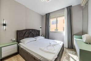 2 bedrooms, iron/ironing board, WiFi, bed sheets