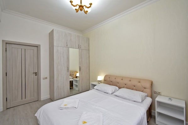 Deluxe Apartment, City View | Blackout curtains, iron/ironing board, free WiFi