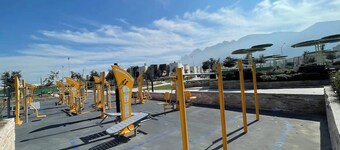 Modern Home With Pool, Garden & 24 7 Security