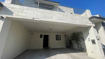 House, 3 Bedrooms, Accessible, Balcony | Exterior