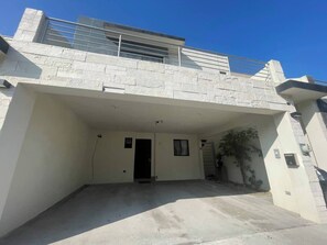 Casa, 3 habitaciones, accesible para personas con discapacidad, balcón | Exterior