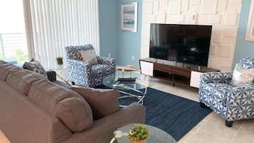 Condo, 2 Bedrooms | Living area | Smart TV
