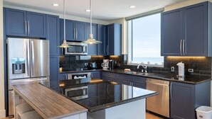 Apartemen, 3 kamar tidur | Dapur pribadi | Mesin pembuat kopi/teh, lemari es, oven, dan pemanggang roti