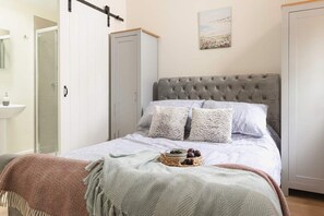 3 bedrooms, iron/ironing board, WiFi, bed sheets - Coach House (Cotesbach)