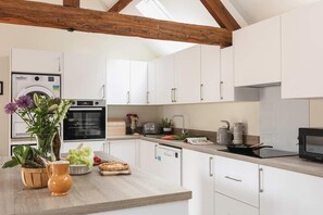 Microondas, horno y lavavajillas 