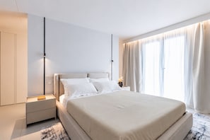3 Schlafzimmer, Zimmersafe, Schreibtisch, Bügeleisen/Bügelbrett