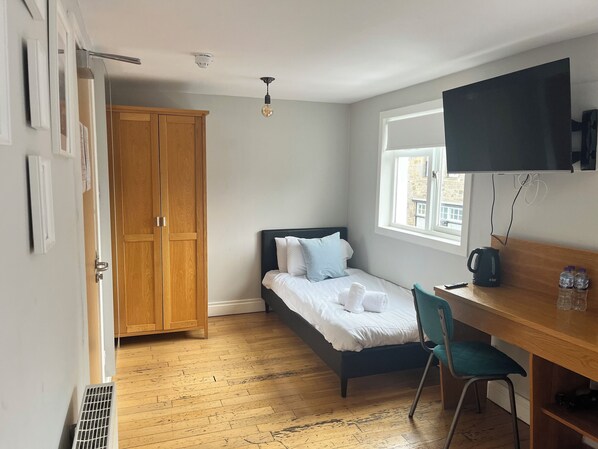 Standard Triple Room | Iron/ironing board, free WiFi