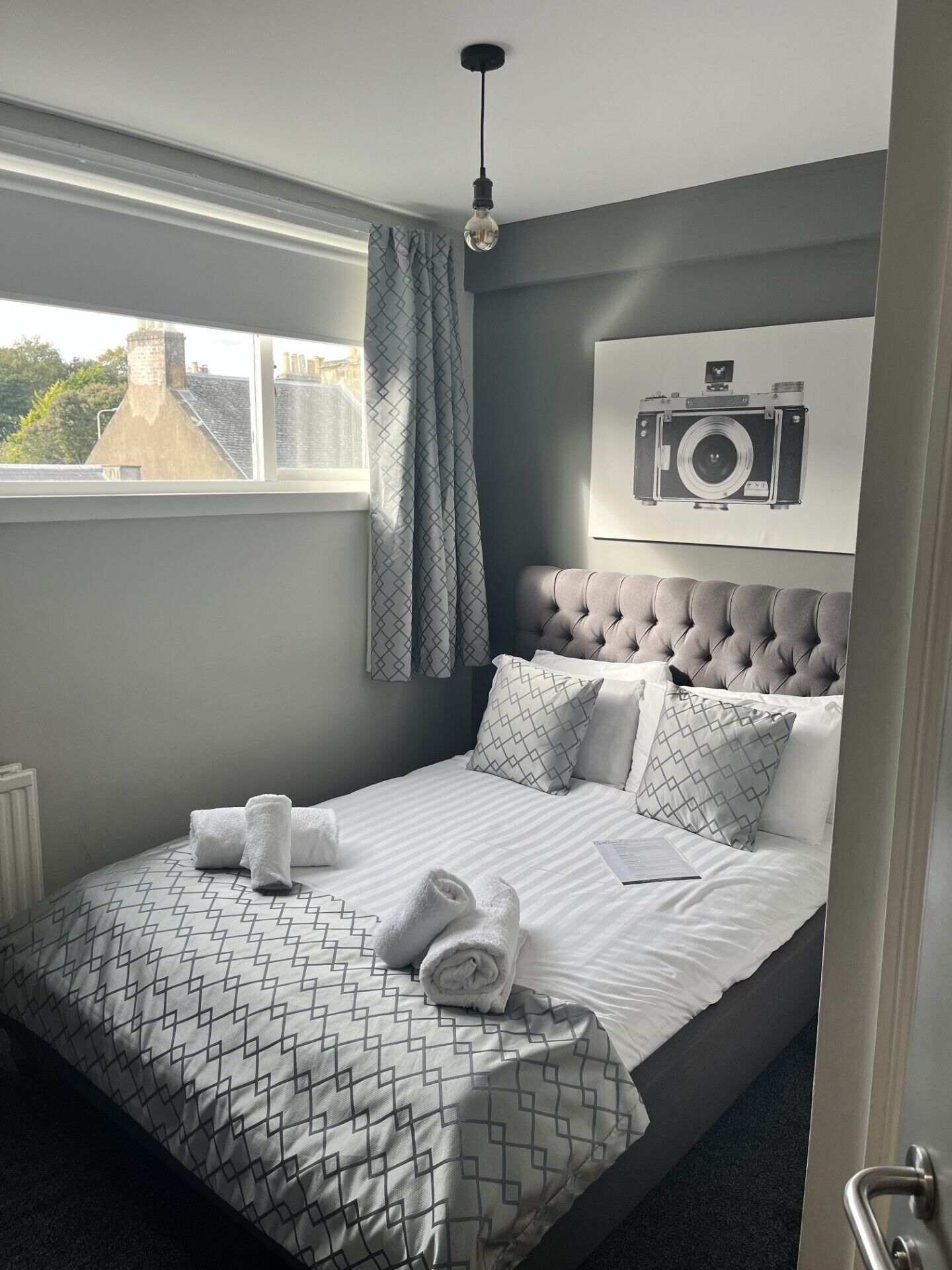 Quarto casal básico | Ferros/tábuas de passar roupa, Wi-Fi de cortesia