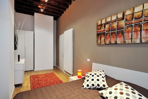 SystĂšme dâinsonorisation, fer et planche Ă repasser