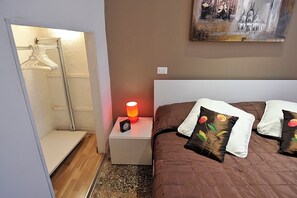 Insonorización, tabla de planchar con plancha, cunas y wifi gratis 