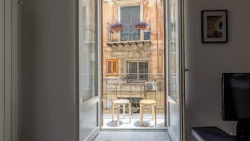 Apartamento, 2 quartos, sacada, vista para a cidade | Sacada