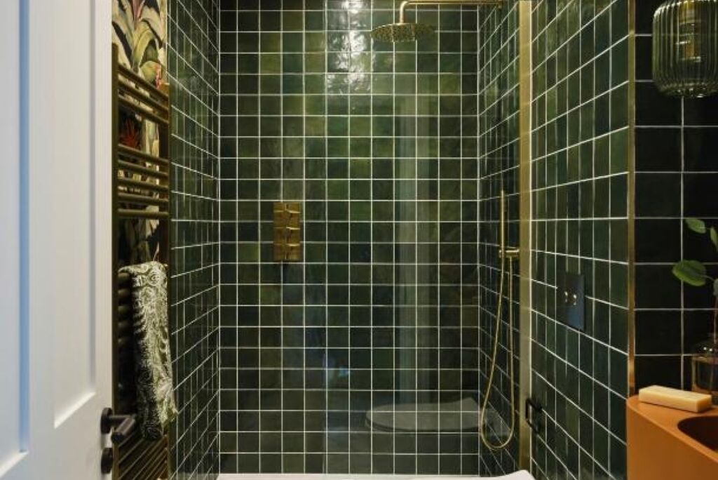 淋浴设施、吹风机、毛巾、卫生纸