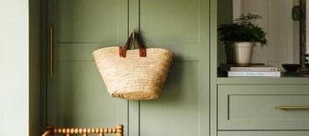 Thames Mansion: A Serene Riverside Escape