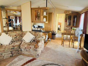 Smart TV, fireplace - 4-berth holiday home in Ingoldmells with direct beach access, perfect for family holidays. (Skegness)