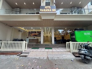 Front of property - Hotel Ramayan inn (Rishikesh)