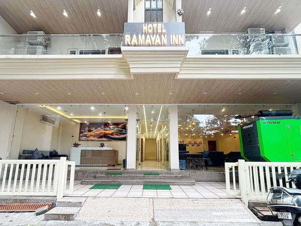 Front of property - Hotel Ramayan inn (Rishikesh)
