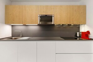 Fridge, microwave, stovetop, dishwasher - Apartment 'Mupan Giglio Di Monte' with Mountain View, Balcony and Wi-Fi (San Vigilio Di Marebbe)