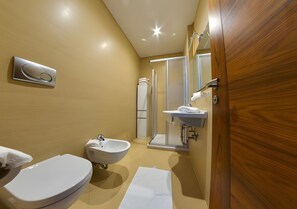 تجهيزات دش، مجففات شعر، مناشف