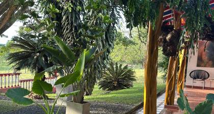 Hermosa casa en las montañas en Santa Elena