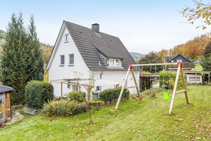 Children’s area - Apartment '3 Schlafzimmer bei Will' with Private Terrace and Wi-Fi (Brilon)