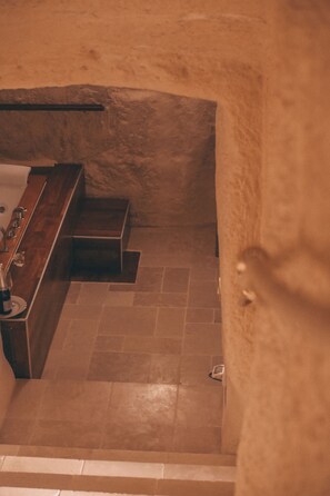 Suite superior, Aire acondicionado, vistas al patio | Bañera de hidromasaje privada