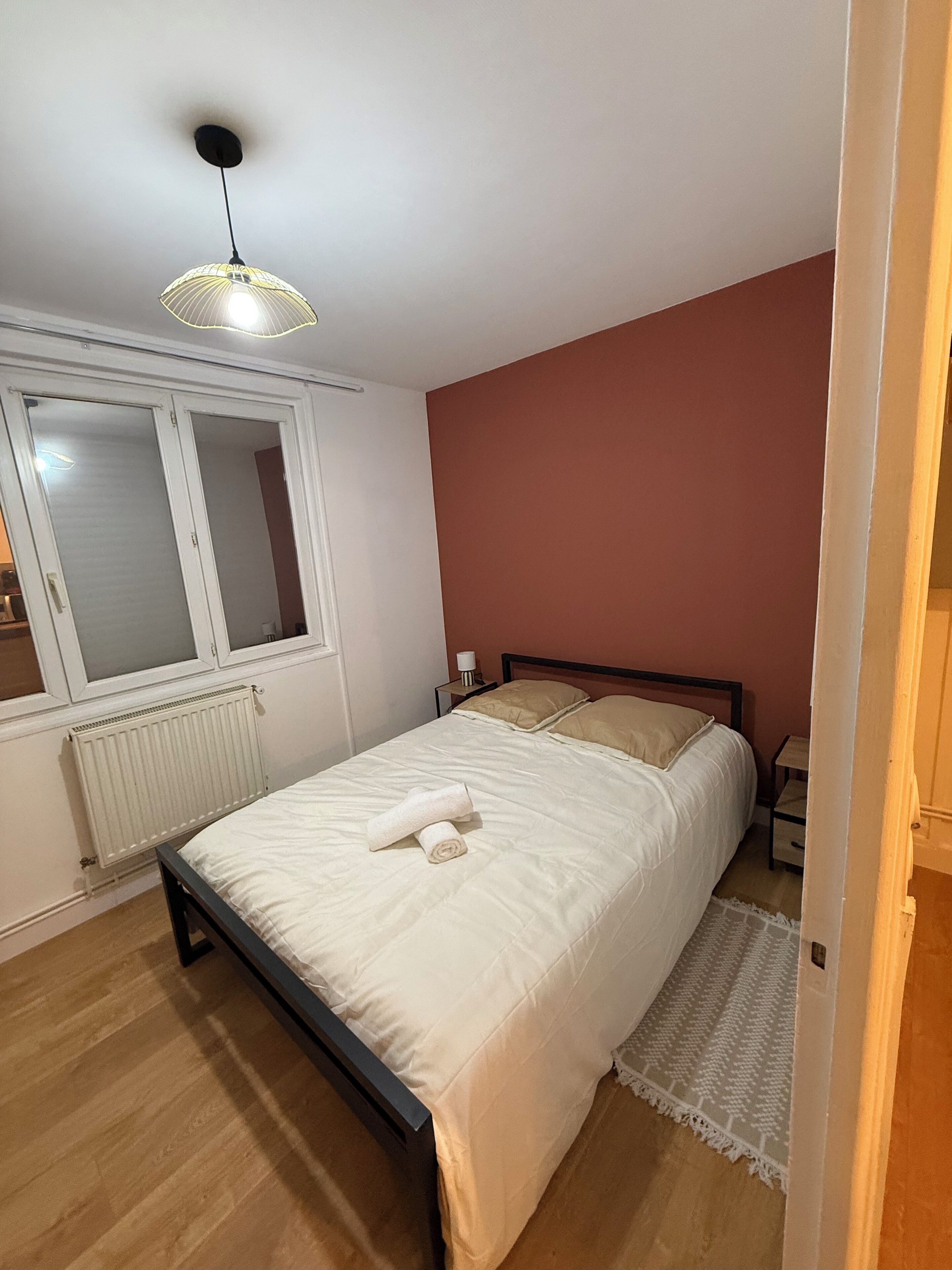 2 多间卧室、WiFi、床单