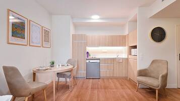 Apartment, 1 Bedroom | Private kitchen | Electric kettle