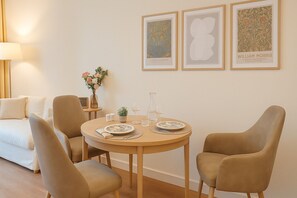 Se ofrece un desayuno continental (8 EUR por persona)