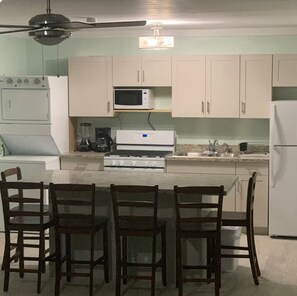 Micro-ondes, four, plaque de cuisson