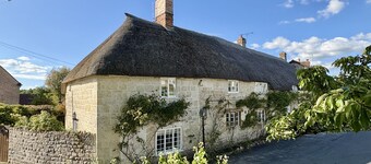 St Peter's Cottage - sleeps 6 guests  in 3 bedrooms