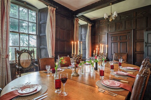 Luxury Country Manor in Forest of Dean | Hot Tub, Fire Pit & Sleeps 16+