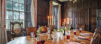 Luxury Country Manor in Forest of Dean | Hot Tub, Fire Pit & Sleeps 16+