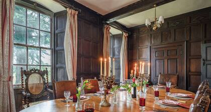 Luxury Country Manor in Forest of Dean | Hot Tub, Fire Pit & Sleeps 16+