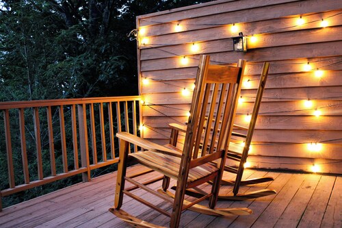 Warm and Welcoming Chalet in Burnsville