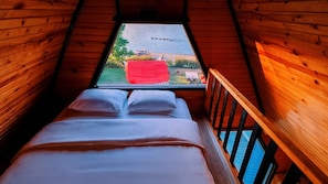 Bungalow, Lakeside | Laptop workspace, free WiFi