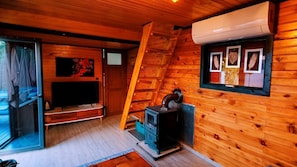 Bungalow, Lakeside | Laptop workspace, free WiFi