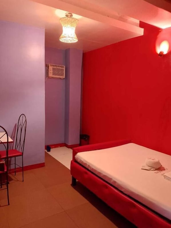 Deluxe Double Room | Meja